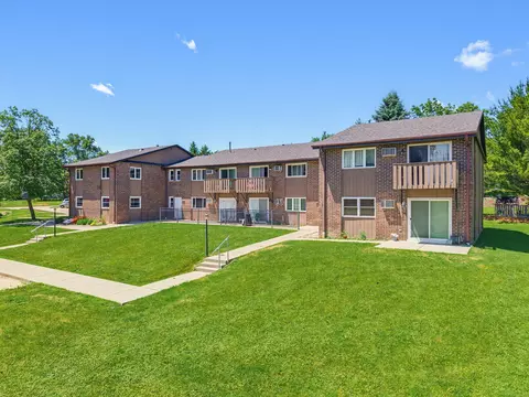 420 Racine #103, Waterford, WI 53185