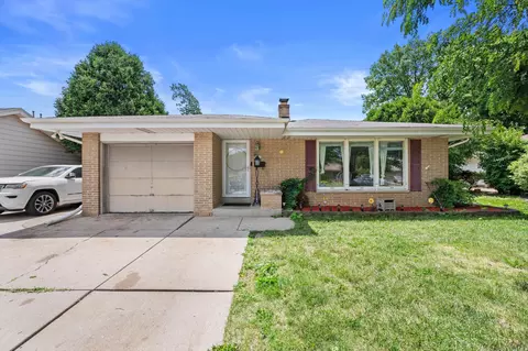 4501 W Tesch, Greenfield, WI 53220