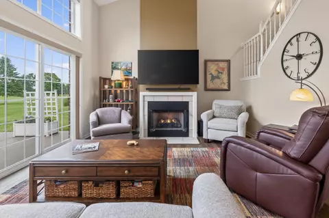 n16w26512 Golf Vw #H, Pewaukee, WI 53072
