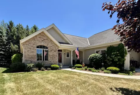 1423 Hidden Waters, West Bend, WI 53095
