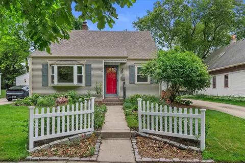 2116 N 85th, Wauwatosa, WI 53226