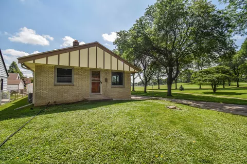 836 S 95th, West Allis, WI 53214
