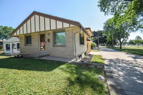836 S 95th, West Allis, WI 53214