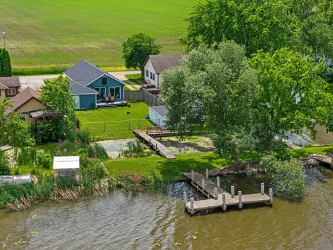 5660 W Reighmoor, Omro, WI 54963