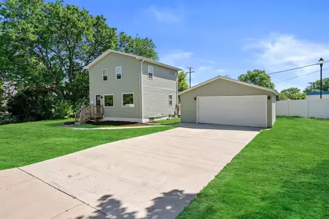 3662 S 32nd, Greenfield, WI 53221