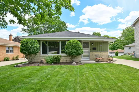924 S 124th, West Allis, WI 53214