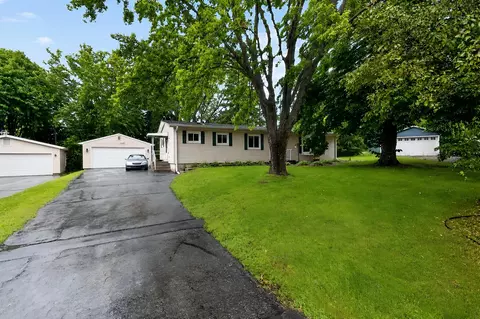 7033 Clover, Burlington, WI 53105