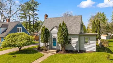 275 8th, Reedsburg, WI 53959