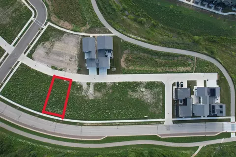 9407 S Lake Vis, Oak Creek, WI 53154