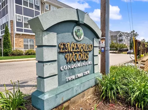 13050 W Bluemound #203, Elm Grove, WI 53122