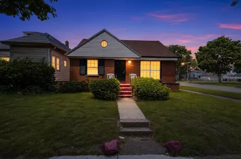 2913 W Glendale, Milwaukee, WI 53209