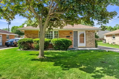 7024 W Lakefield, Milwaukee, WI 53219