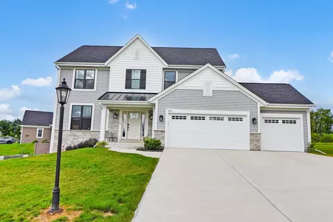3741 Howell Oaks, Waukesha, WI 53188