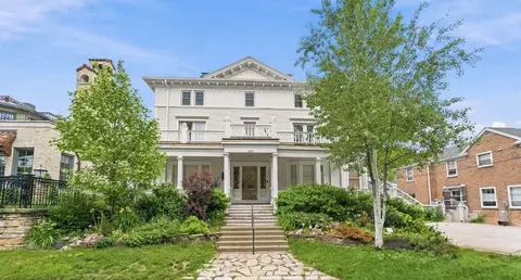 2328 E Back Bay, Milwaukee, WI 53202