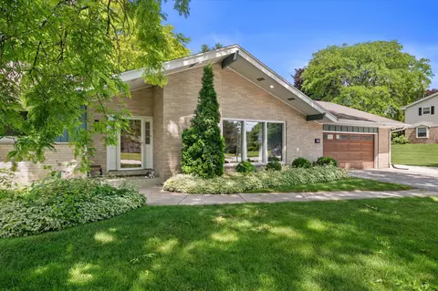 6269 Parkview, Greendale, WI 53129