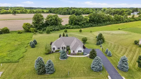 12575 N Hawks Gln, Mequon, WI 53097