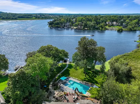 6474 Blue Heron Pointe, Waterford, WI 53185