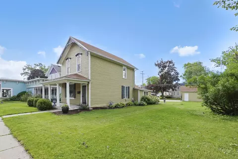 338 Oakton, Pewaukee, WI 53072