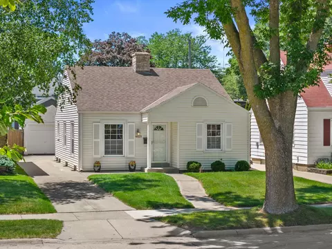 4823 N Hollywood, Whitefish Bay, WI 53217