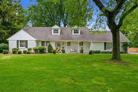 8921 N N Lk, Bayside, WI 53217