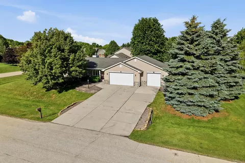 4702 Hunters Gln, Sheboygan, WI 53083