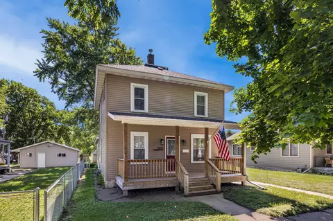 1406 Charles, La Crosse, WI 54603