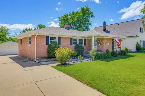 4656 N 118th, Wauwatosa, WI 53225