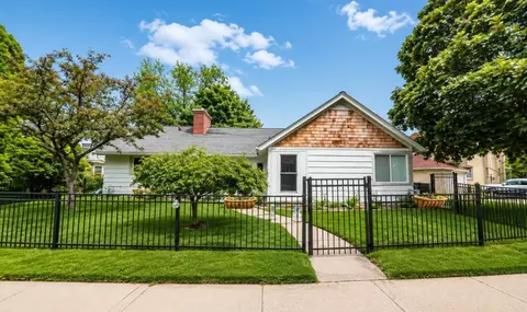 4100 N Ardmore, Shorewood, WI 53211