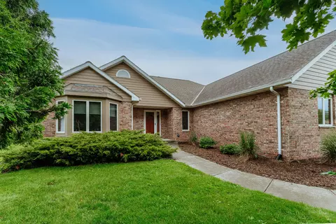 w270n2568 Orchard, Pewaukee, WI 53072