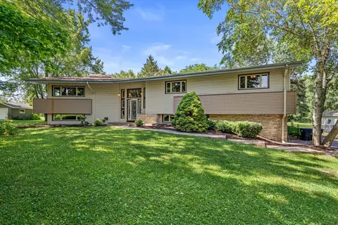w274s4153 Timber, Waukesha, WI 53189