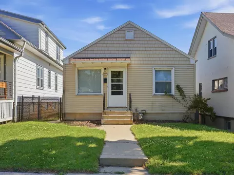 2247 E Vollmer, Milwaukee, WI 53207