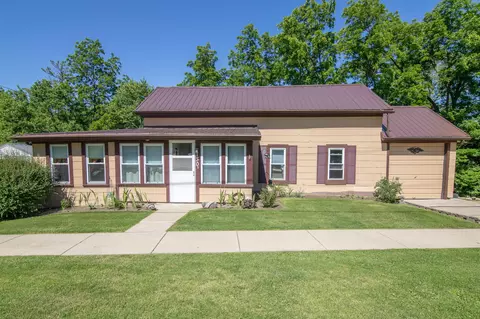 130 South, Lowell, WI 53557