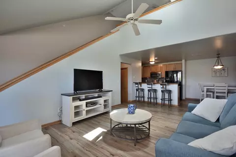2955 W Drexel #414, Franklin, WI 53132