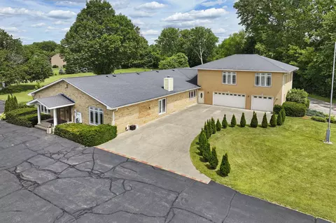 740 S Cosgwell, Silver Lake, WI 53170