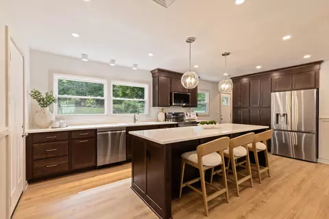 5235 S Oak Rdg, New Berlin, WI 53146