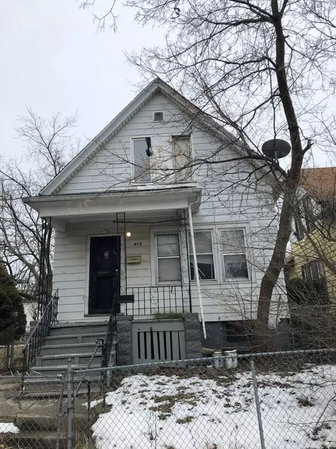 913 W Hadley, Milwaukee, WI 53206
