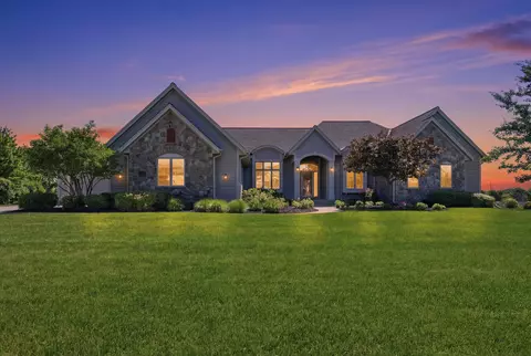 7306 S Stone Hedge, Franklin, WI 53132
