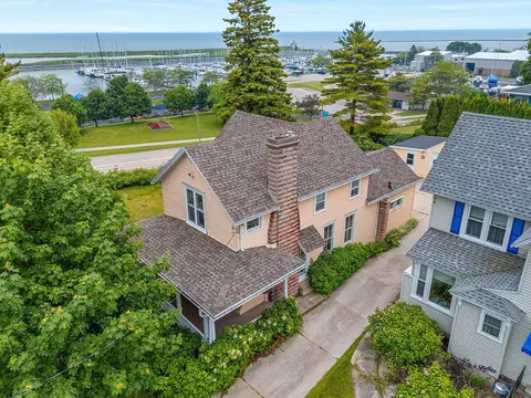 315 Park, Manitowoc, WI 54220
