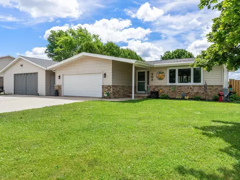 203 Oakwood, Manitowoc, WI 54220