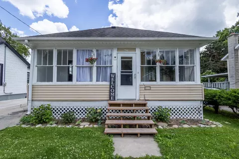 423 W South, Oconomowoc, WI 53066