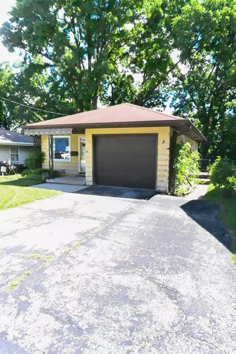 125 Spring, Waukesha, WI 53188