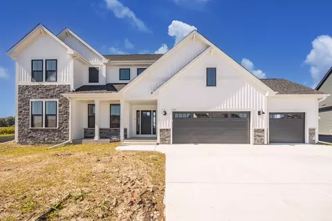 1722 Switchgrass, Oconomowoc, WI 53066