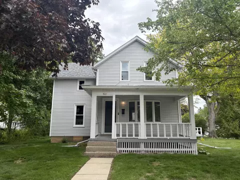 822 W South, Oconomowoc, WI 53066