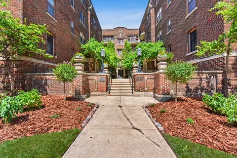 2009 N Prospect #20, Milwaukee, WI 53202