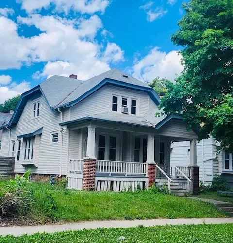 4430 W Meinecke, Milwaukee, WI 53210