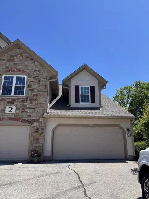 2027 W Vista Bella, Oak Creek, WI 53154