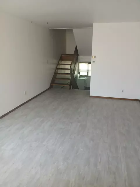 9021 N Swan #E, Milwaukee, WI 53224