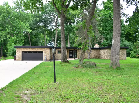 13815 W Robin, New Berlin, WI 53151