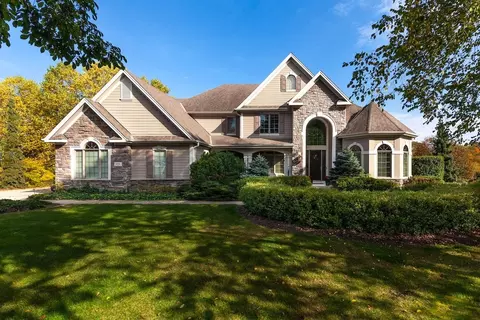 1194 Four Winds, Hartland, WI 53029
