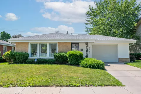 8621 W Grantosa, Milwaukee, WI 53225